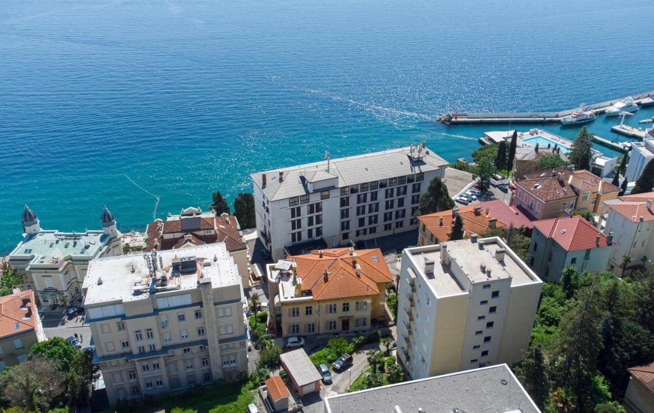 Penthouse At Villa Mascagni Опатия Екстериор снимка